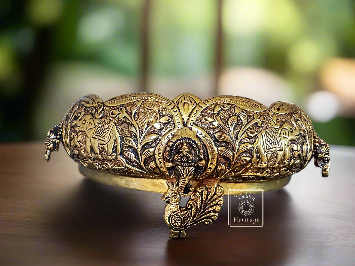 Porno jingalak ayollar va tukli mushuklar bilan